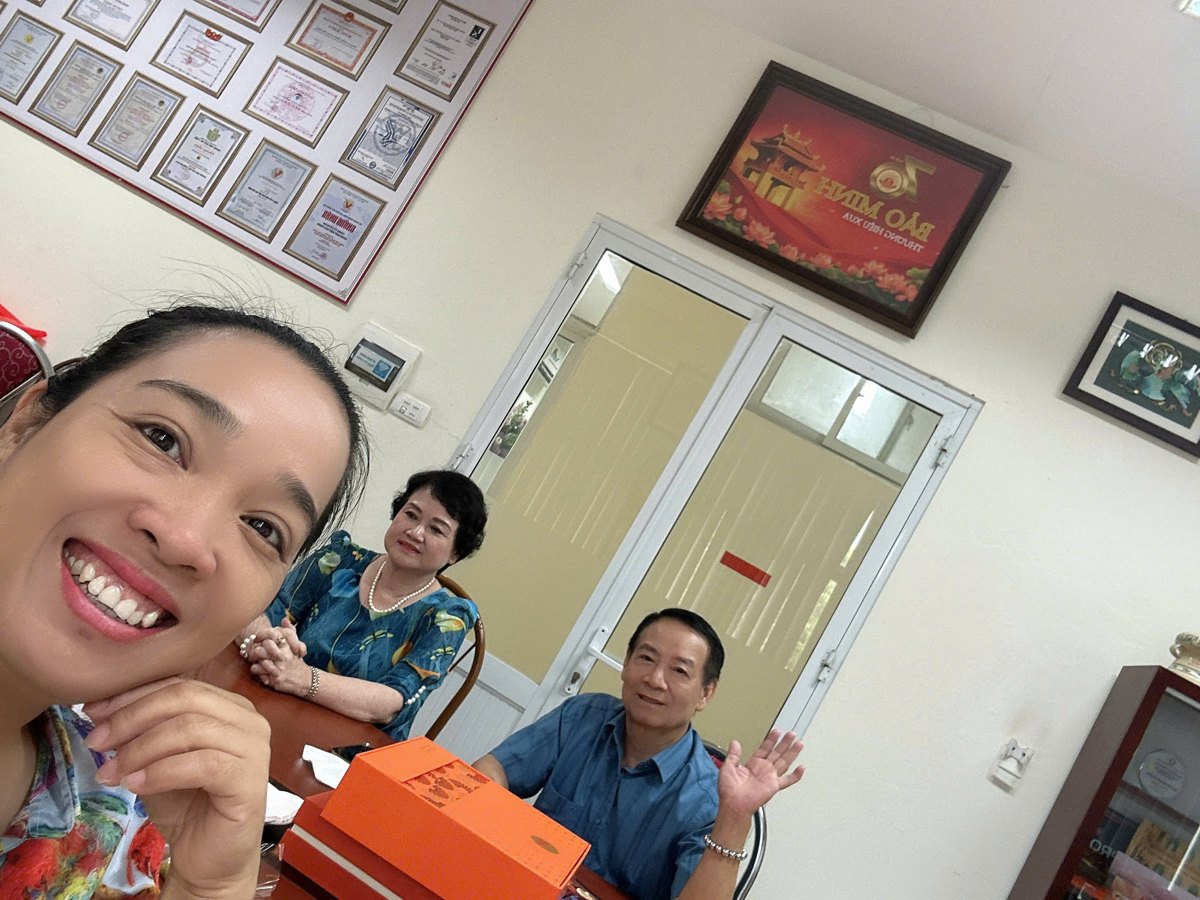 Người giữ “hạt ngọc trời” của Hà Nội — chuyện tôi gặp Nghệ nhân Ngô Thị Tính và chiếc bánh Tự hào Việt Nam