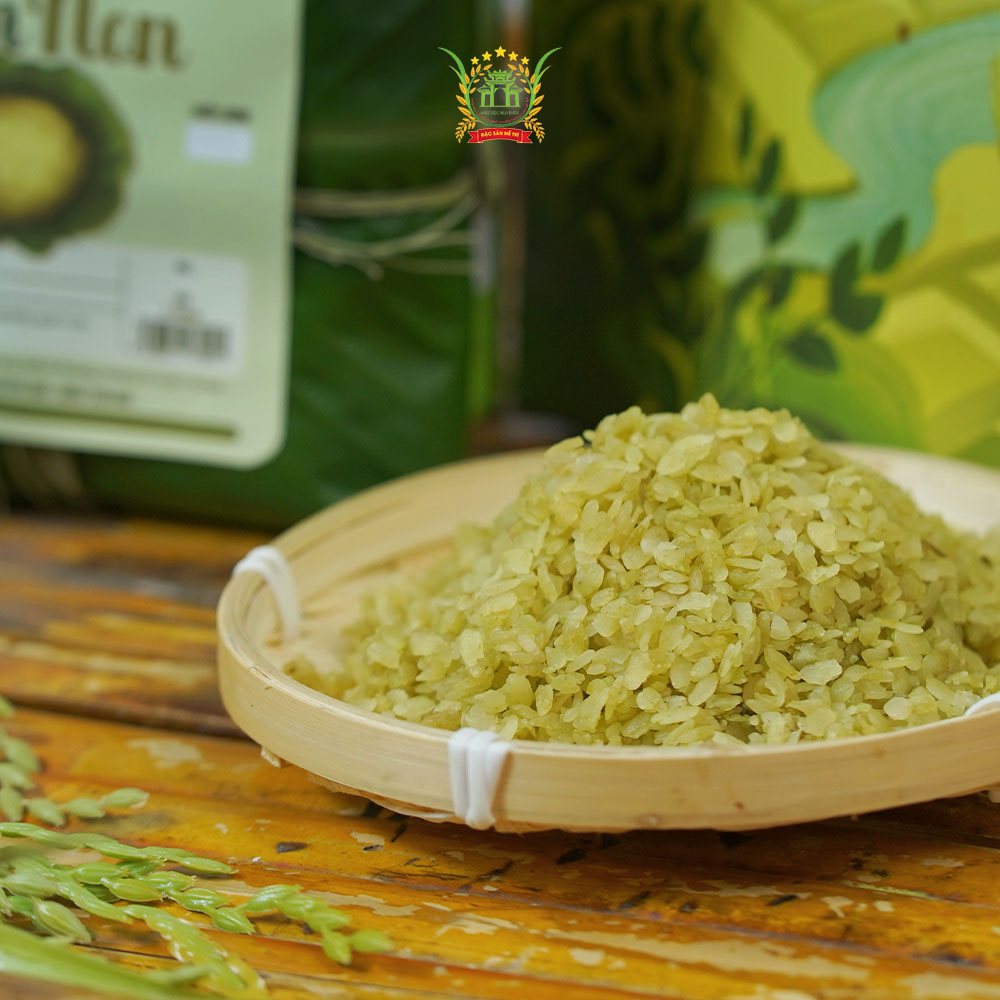 Cốm tươi Mễ Trì gói lá sen