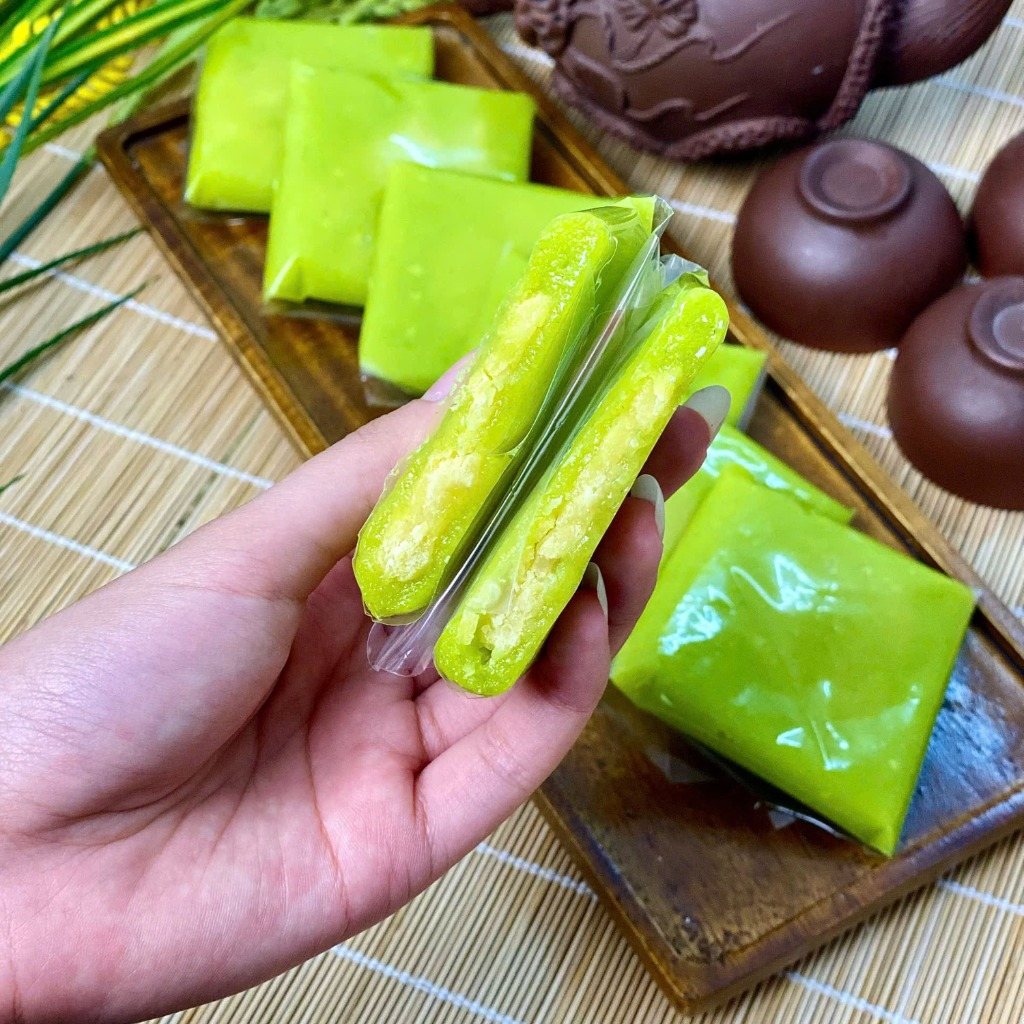 Bánh cốm trong set lễ Cốm Mộc Ngô Thức